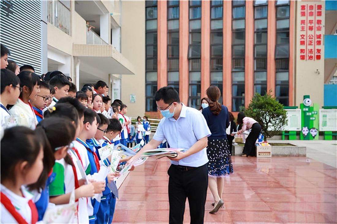 雨城区图书馆新领导引领未来发展新篇章